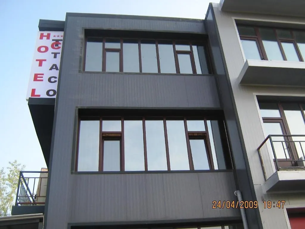 Hotel Taco Bucharest 2*,